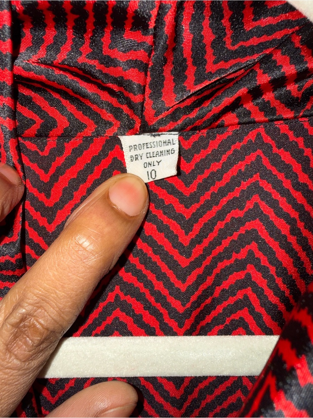 Red & Black Zigzag Men's Shirt - Unbranded